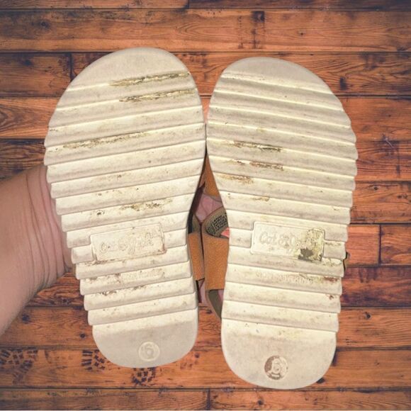 5 for $25🔥Cat & Jack Tan Strappy Sandals Girls Size 6 - Picture 4 of 5
